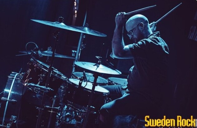 Drummer mid-strike under blue light (Musiklyftet, Sandviken, 24 Jan 2026)